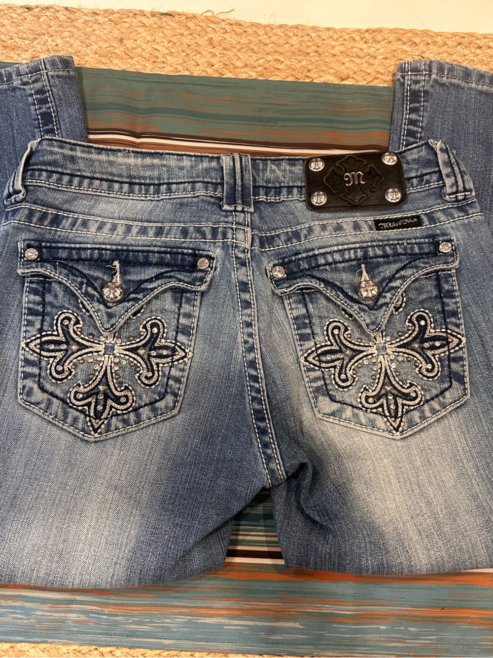 Miss Me Size 28 Light Wash Denim Capri Designer Jeans Bling Rhinestone Pockets